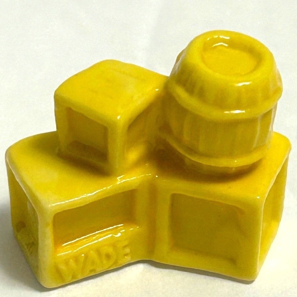 Wade Whimsies American Heritage Series Tea Crates Yellow Red Rose Tea 2016